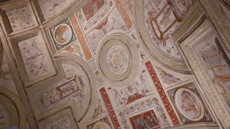 The-Palazzo-Ducale-di-Mantova-Ceiling-In-Mantua,-Lombardy,-Northern-Italy