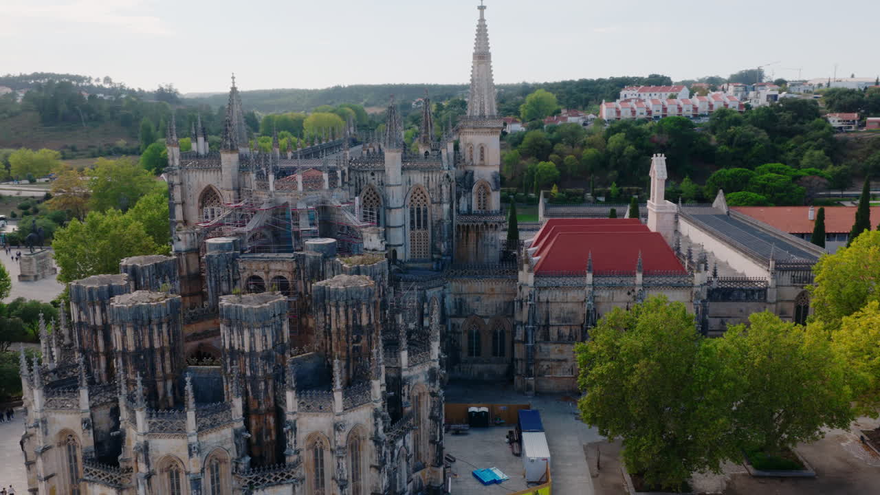 Mosteiro da Batalha aerial lateral truck right‑to‑left, showcasing nave, flying buttresses, and roofline
