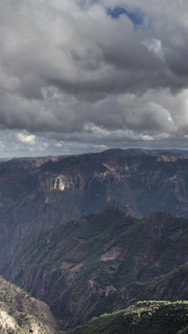 Cañón-Del-Cobre-Barrancas-Del-Cobre,-Norte-De-México-En-Vertical