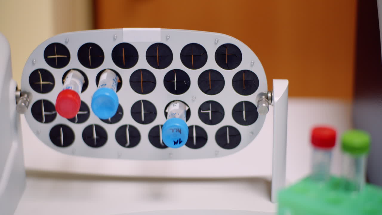 실험실 1의 셰이커에 박테리아가 있는 테스트 튜브