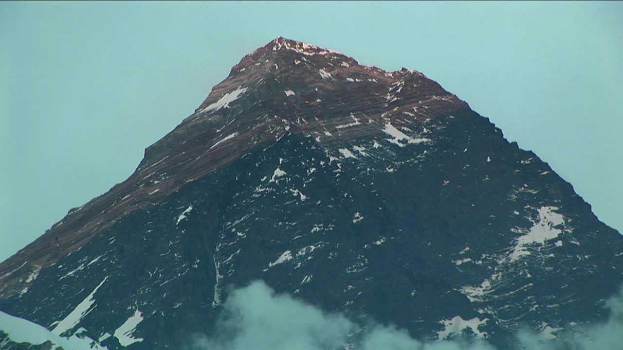 Everests top lyser op i aftensolen
