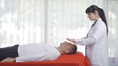 especialista en terapia de bioenergía.