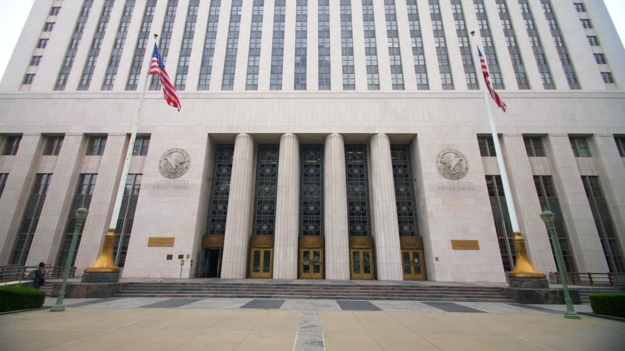 라 시청에 접근