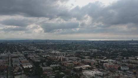 vista de drone con cámara de mediodía desde el centro de los ángeles, california