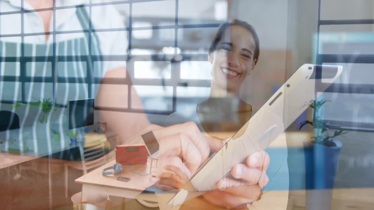 animación de una persona hombre caucásico usando una tableta sobre una mujer caucásica sonriente