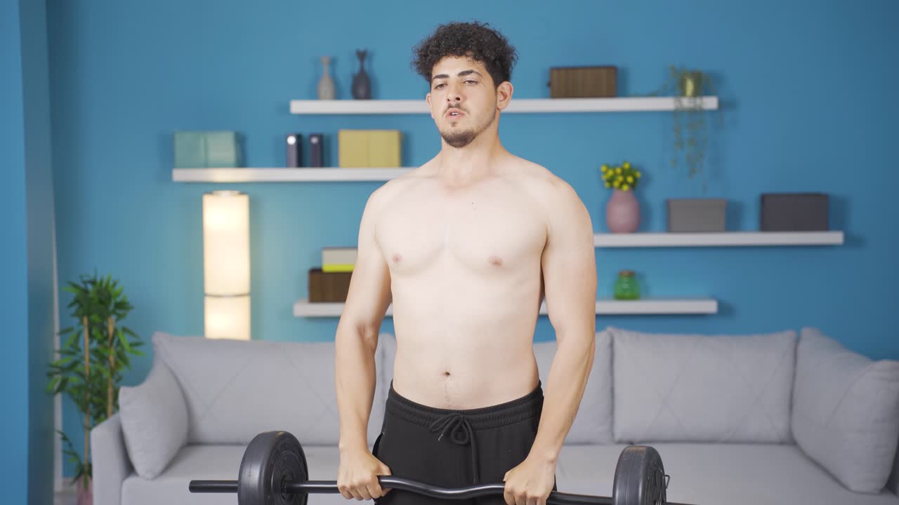 스포츠 웨이트 트레이닝을 하는 젊은 운동 선수. 건강한 라이프 스타일.