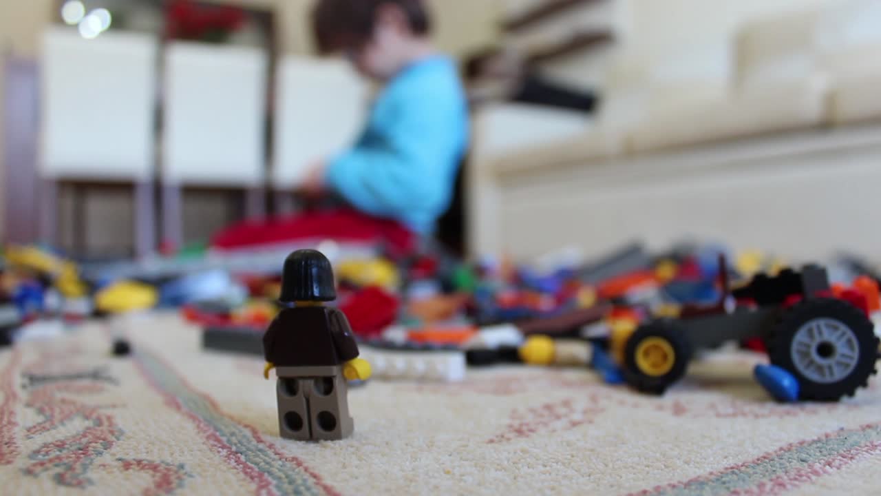 niños jugando con juguetes 1