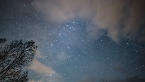 un lapso de tiempo del magnífico cielo nocturno