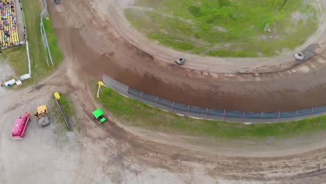 Video-De-Drones-De-4k-De-Carreras-De-Autos-En-Mitchell-Raceway-En-Fairbanks,-Ak-Durante-La-Soleada-Tarde-De-Verano-1