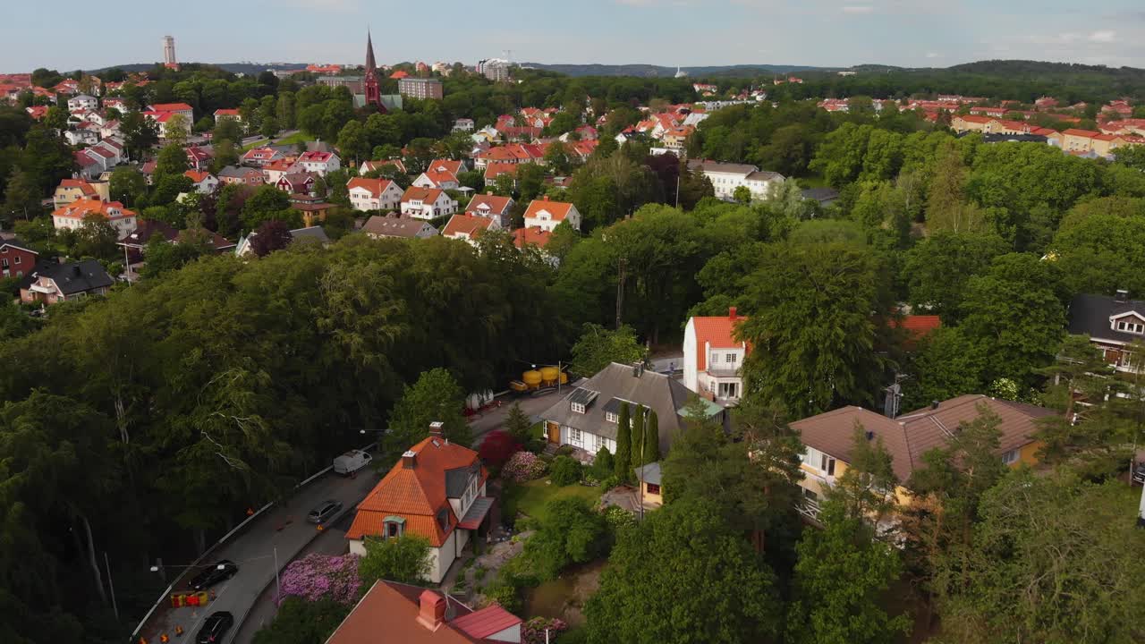 vista aérea de casas pintorescas en la parte del paraíso sueco de gotemburgo llamada orgryte en suecia-4