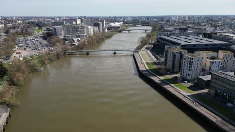 Victor-Schoelcher-footbridge-on-Loire-river-and-Judicial-Court-palace,-Nantes-in-France