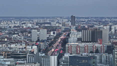 Dichter-Verkehr-In-Paris,-Luftaufnahme