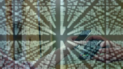 animación del candado de seguridad de la red sobre las personas que utilizan el terminal de pago
