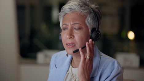 professional woman working in call center