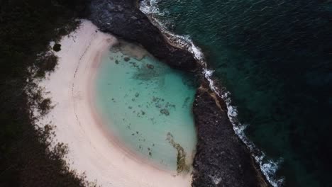 Vista-Aérea-De-La-Famosa-Playa-De-Bon-Accord-En-Las-Bahamas