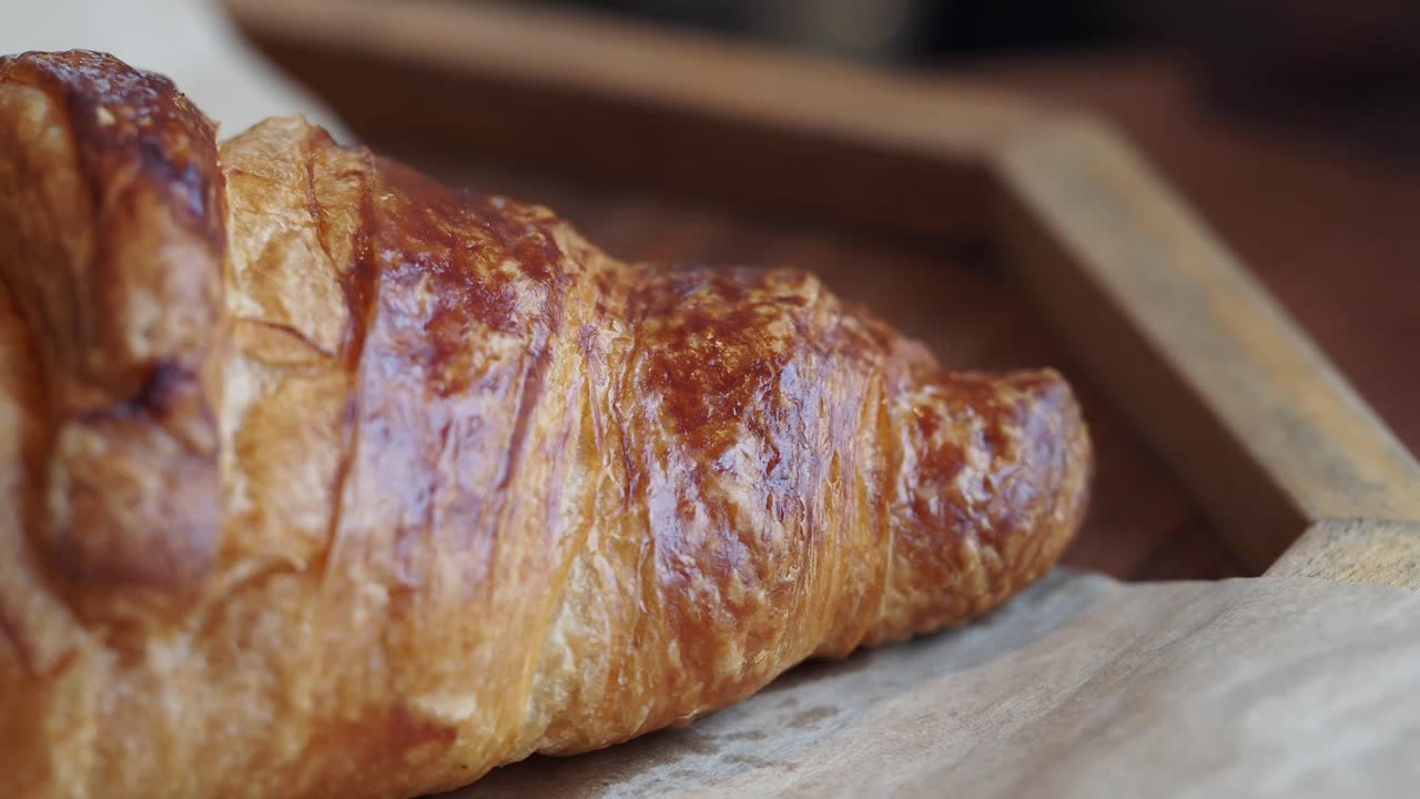Primo piano di un croissant