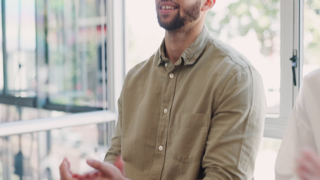 aplauso, logro y éxito con un negocio