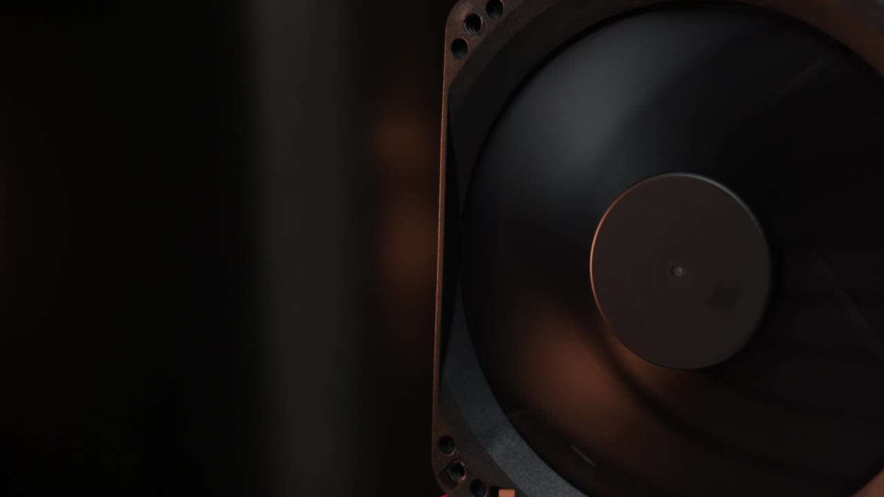 De ventilator van de computer slaat aan