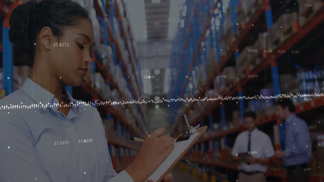 animación del procesamiento de datos financieros sobre diversas personas de negocios en el almacén