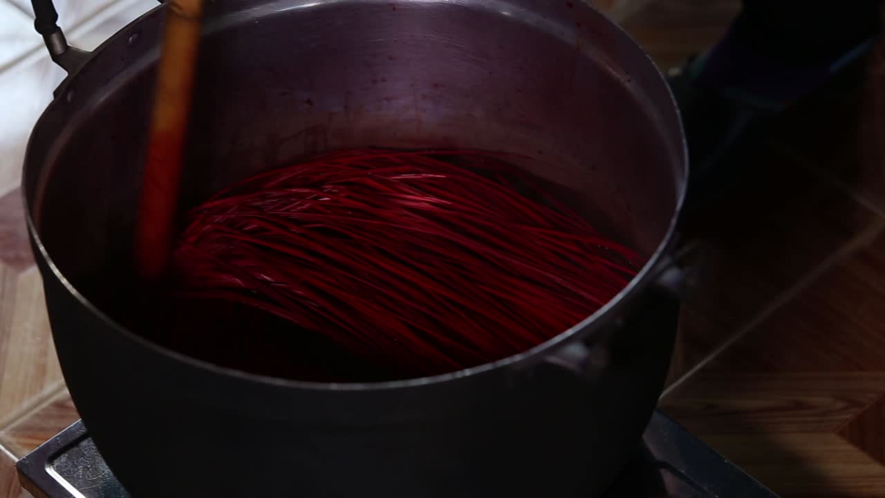 esteras de papiro cestería de papiro en la provincia de udonthani, tailandia