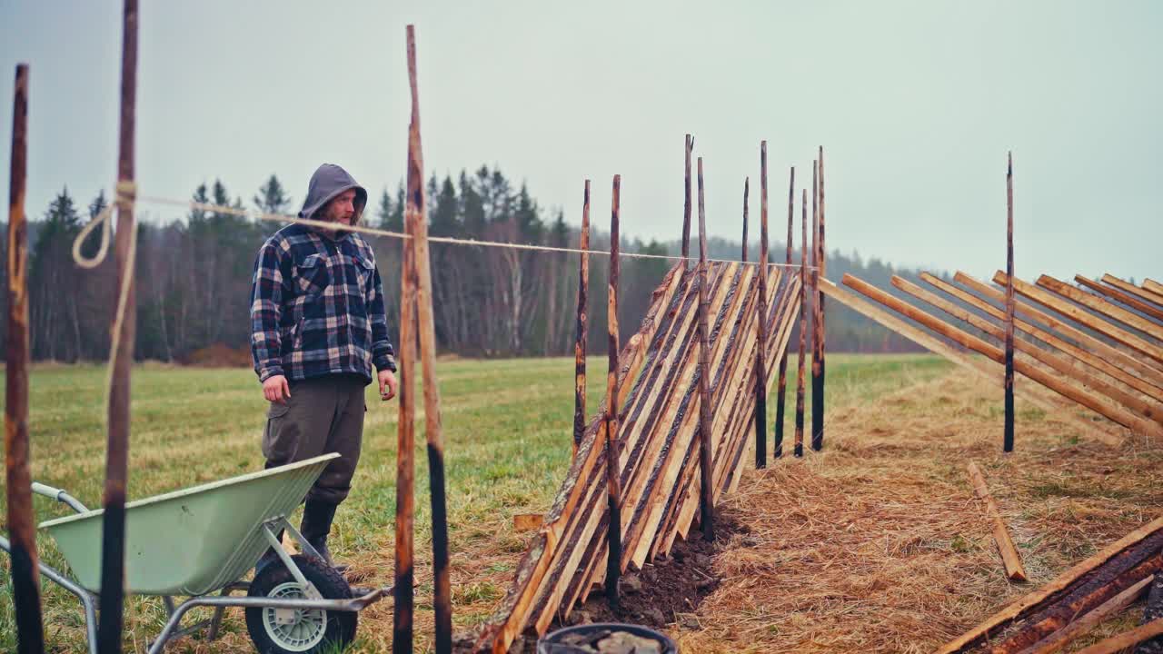 Man Builds Skigard (Traditional Fence) In Norway - Timelapse