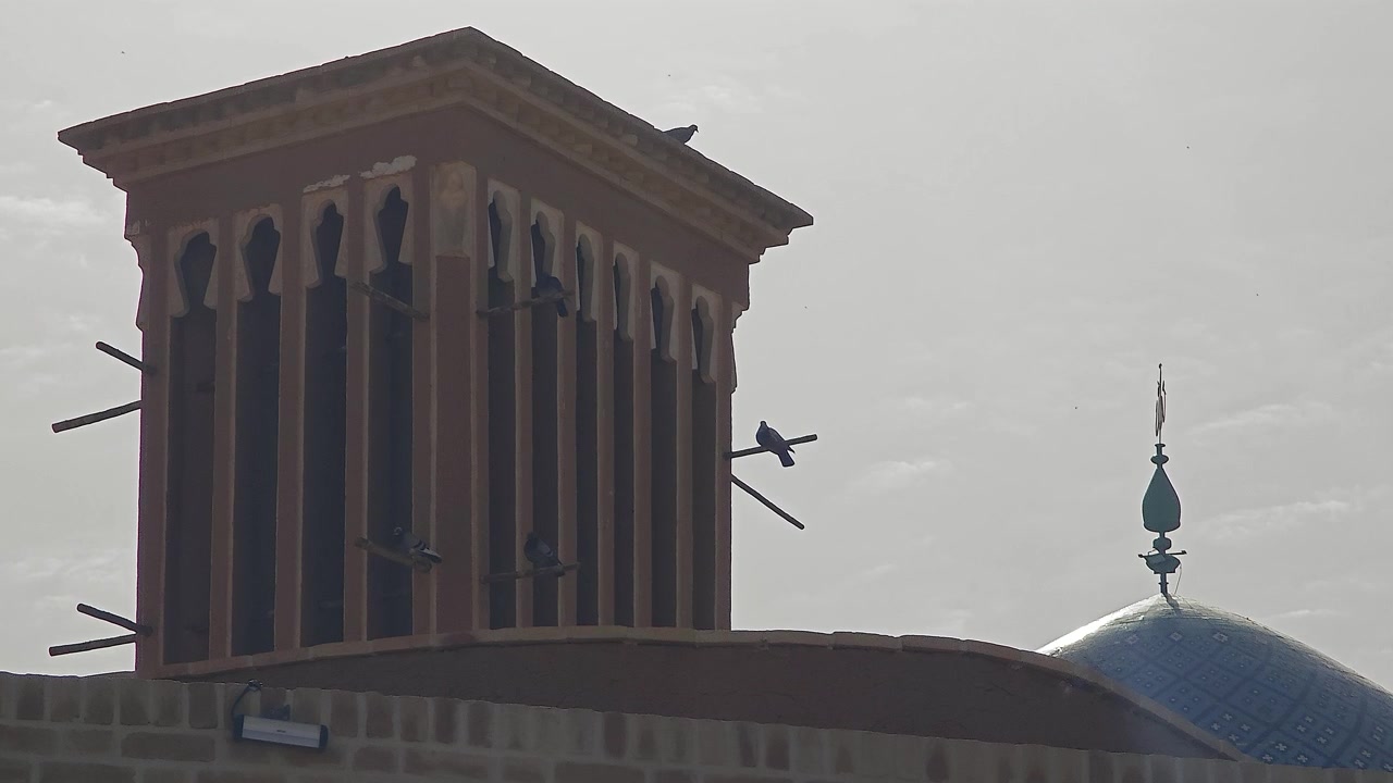 Torre de Vento Persa Tradicional e Cúpula de Mesquita em Yazd