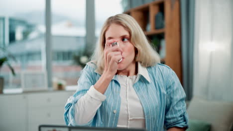 woman using asthma inhaler