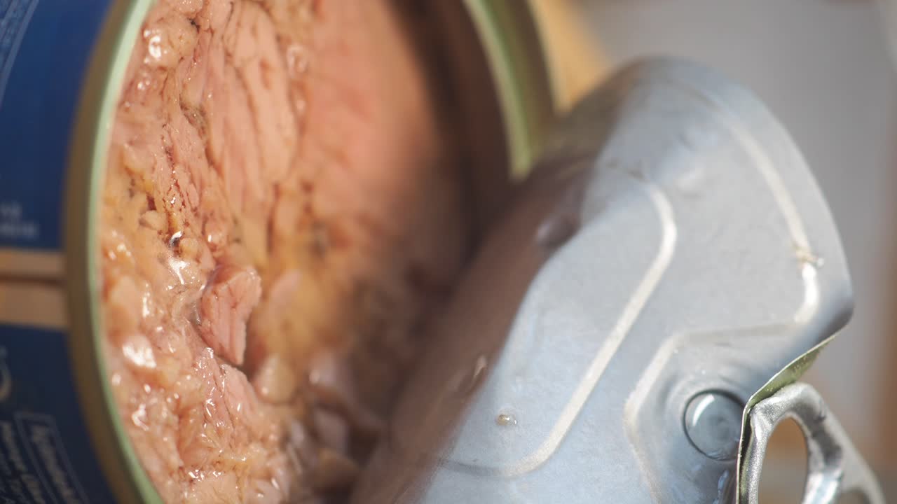Close-up of an opened can of tuna