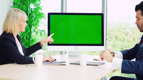 Business-people-in-the-conference-room-with-green-screen