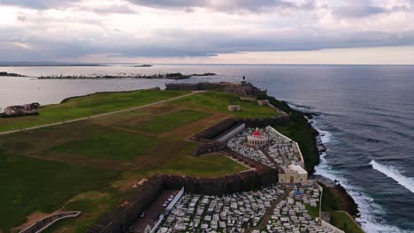 Volando-Sobre-El-Cementerio-Cerca-De-Los-Morillos-En-Puerto-Rico