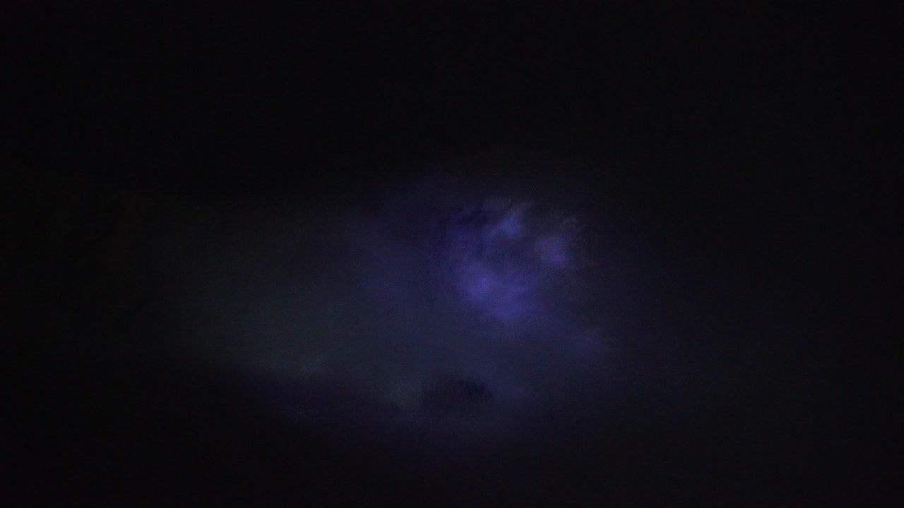 카와 이젠 화산의 파란 황불