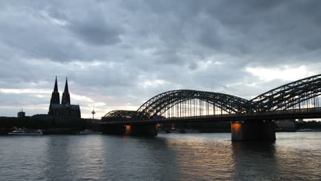 timelapse - 4k - day to night - hohenzollernbrüke, cologne, germany - lovelocks bridge over the rhine