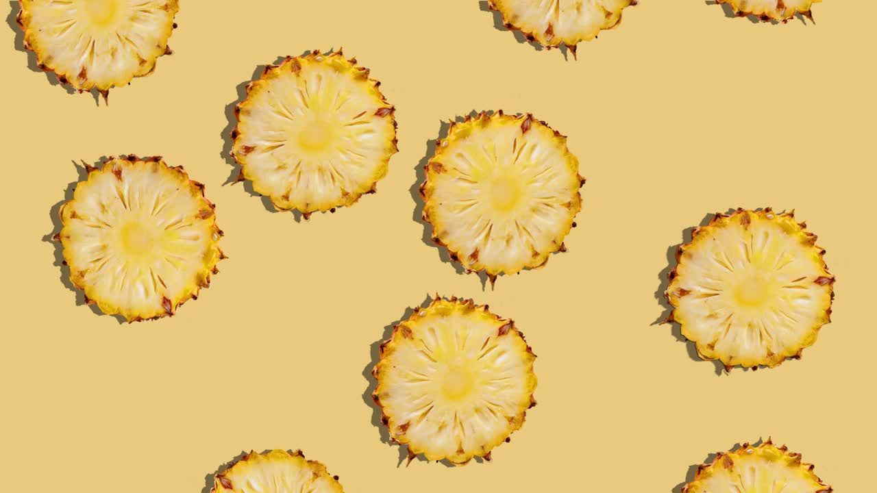 파인애플 조각이 떨어지는 배경, 신선한 과일, 루프, 4k