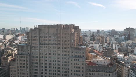 Aerial-rising-over-the-Faculty-of-Medicine,-part-of-the-famous-public-University-of-Buenos-Aires,-Argentina