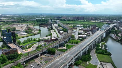 Irishtown-Bend-in-Cleveland,-Ohio