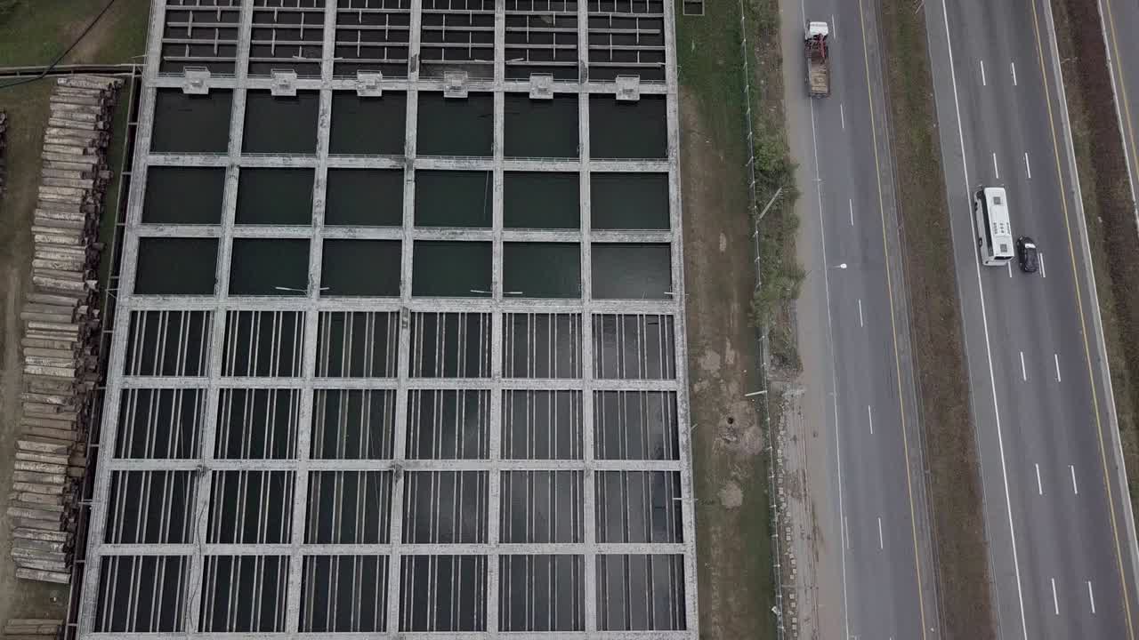 vista aérea de la instalación de tanques de tratamiento de agua