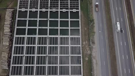 vista aérea de la instalación de tanques de tratamiento de agua