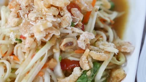 ensalada de papaya tailandesa, de cerca