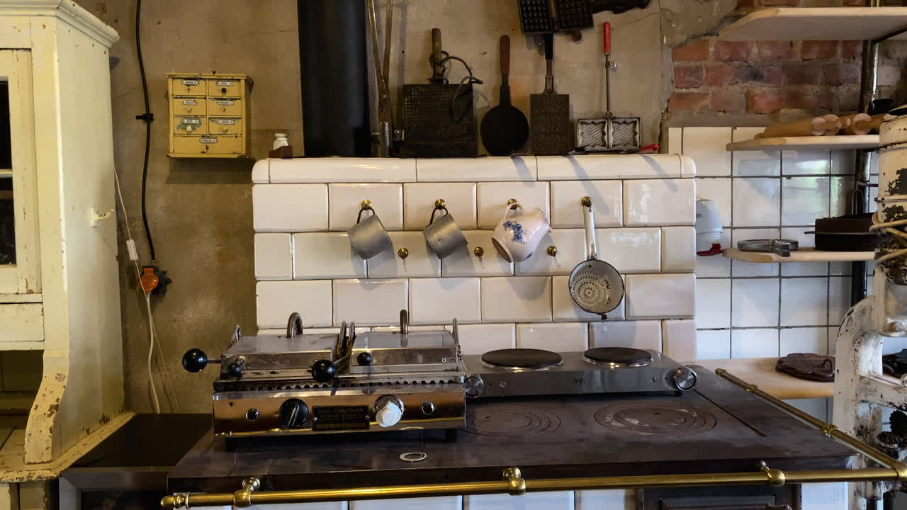 폴란드의 오래된 골동품 주방과 베이커리 룸