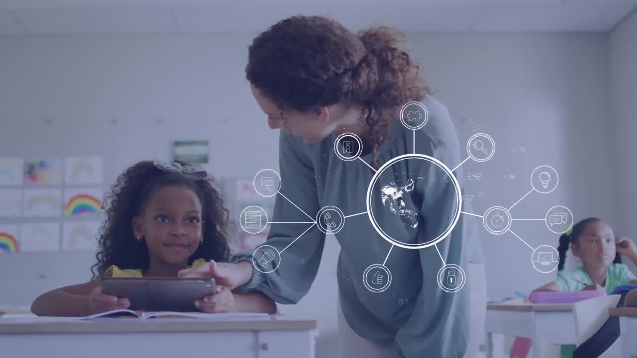 animación de la red global sobre feliz diversa maestra y alumna usando tableta en la clase