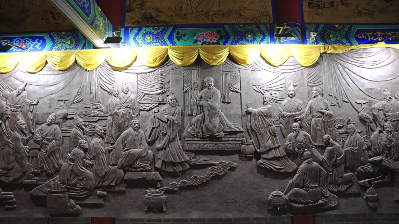 Xunzi, un grande filosofo cinese dell'antichità, tenne lezioni sull'intaglio della pietra e predicò agli studenti durante il periodo delle primavere e degli autunni e il periodo degli stati combattenti in Cina.