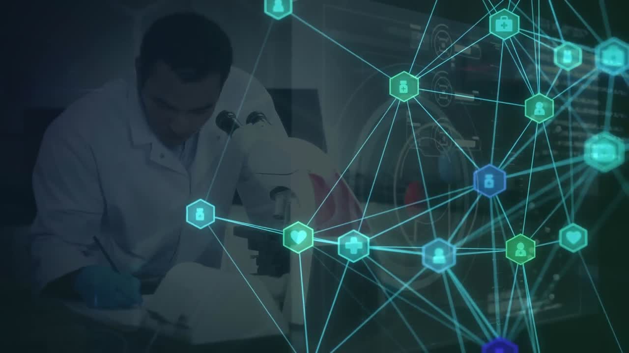 video compuesto digital de la red de conexiones con iconos contra el científico usando el microscopio