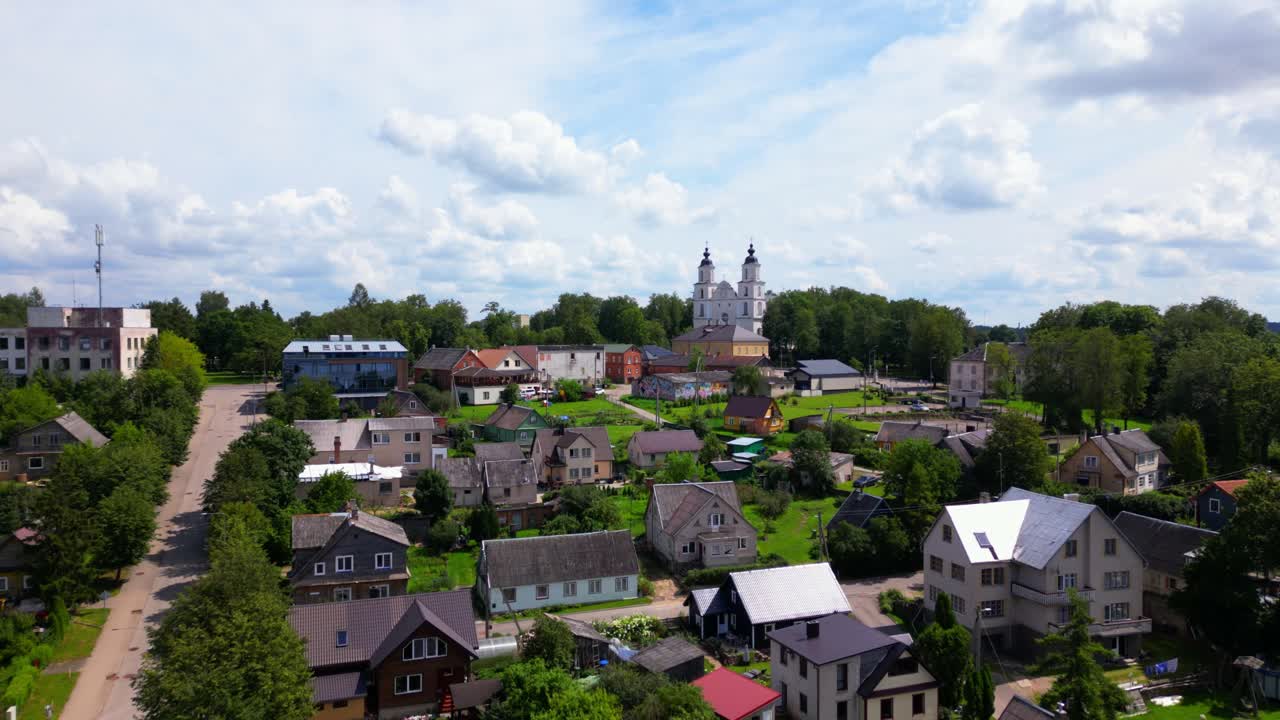Aerial view of Zarasai’s old town with traditional wooden houses, narrow streets, and church towers surrounded by greenery. Shot in Zarasai, Lithuania (Zarasai, Lietuva)