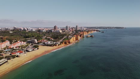 Playa-Praia-Do-Vau-En-La-Ciudad-De-Portimão,-Portugal