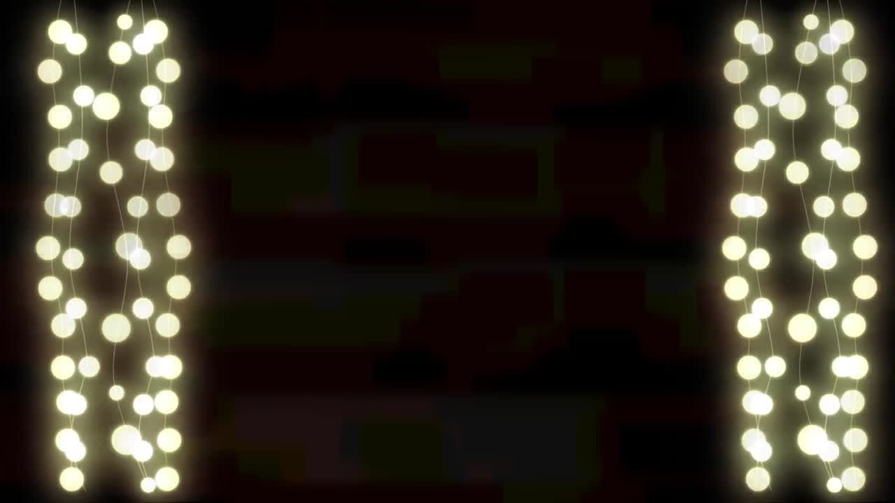 검은 바탕에 매달린 장식적인 요정 불빛의 디지털 애니메이션