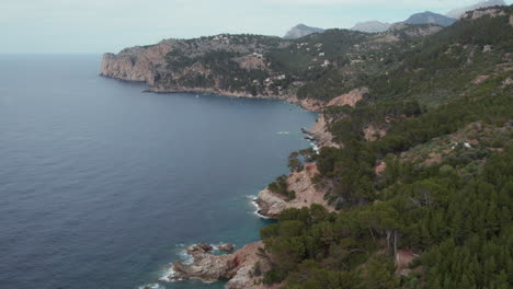 Coast-Viewpoint-Of-Ferros-de-Can-Poloni-At-Deià-In-Mallorca,-Spain