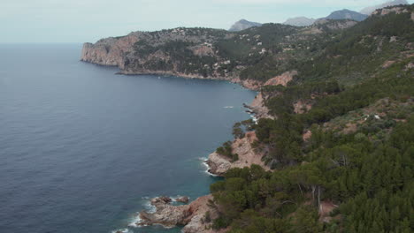 punto de vista de la costa de ferros de can poloni en deià en mallorca, españa