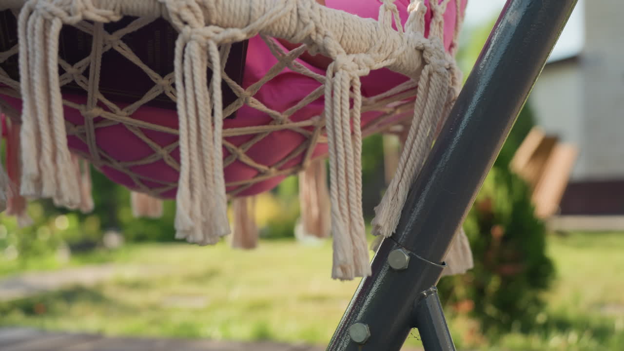 Artistic Textile Detail, Detailed Bohemian Fringe With Textured Background And Warm Lighting Effect, Close View Showcasing Delicate Knots And Textured Fabric Against Warm Garden Ambiance