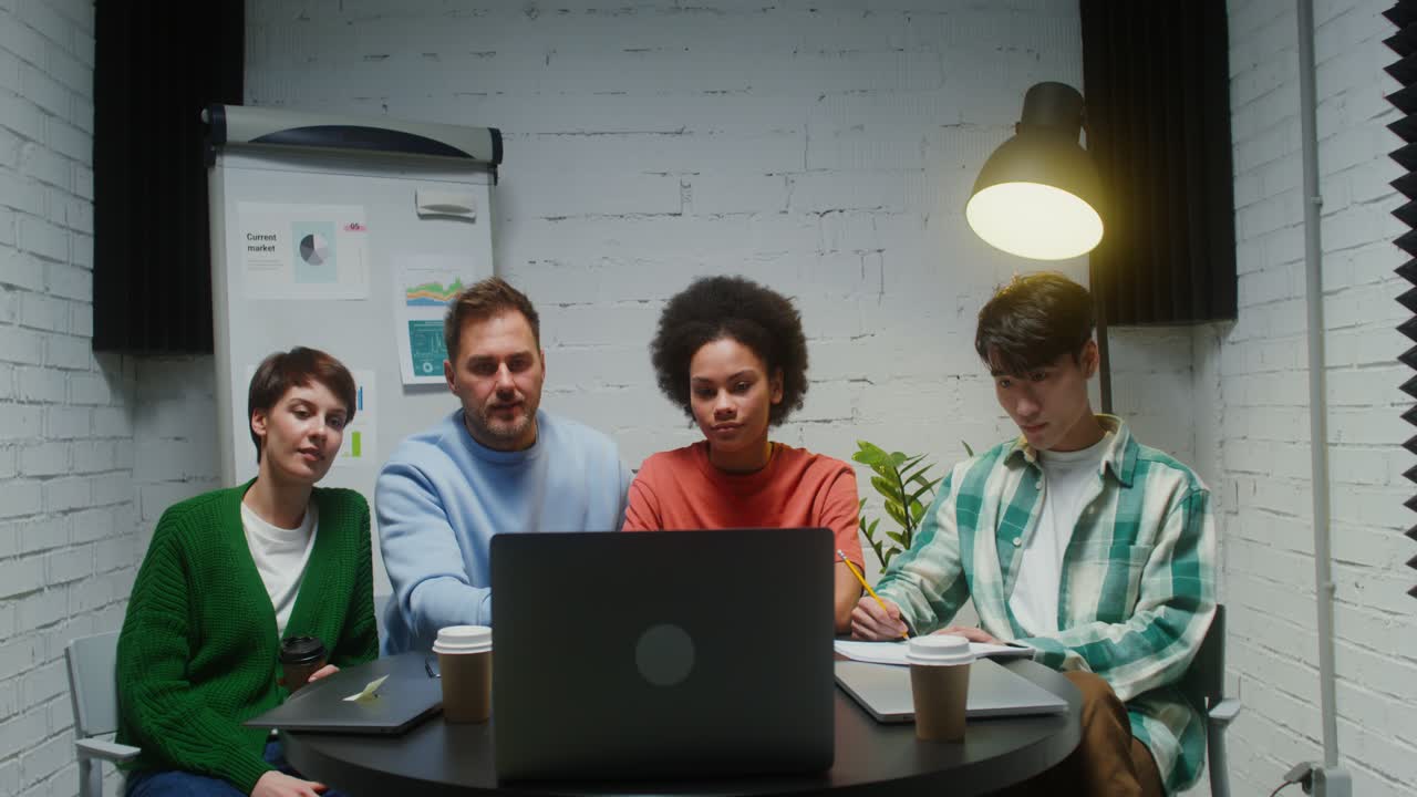 reunión de equipo de negocios en la oficina