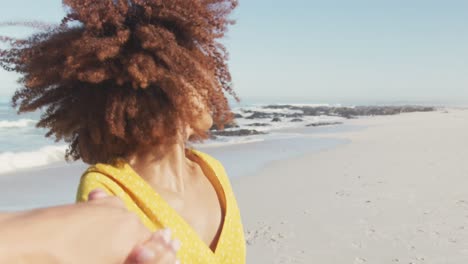 Over-the-shoulder-view-of-African-American-woman-